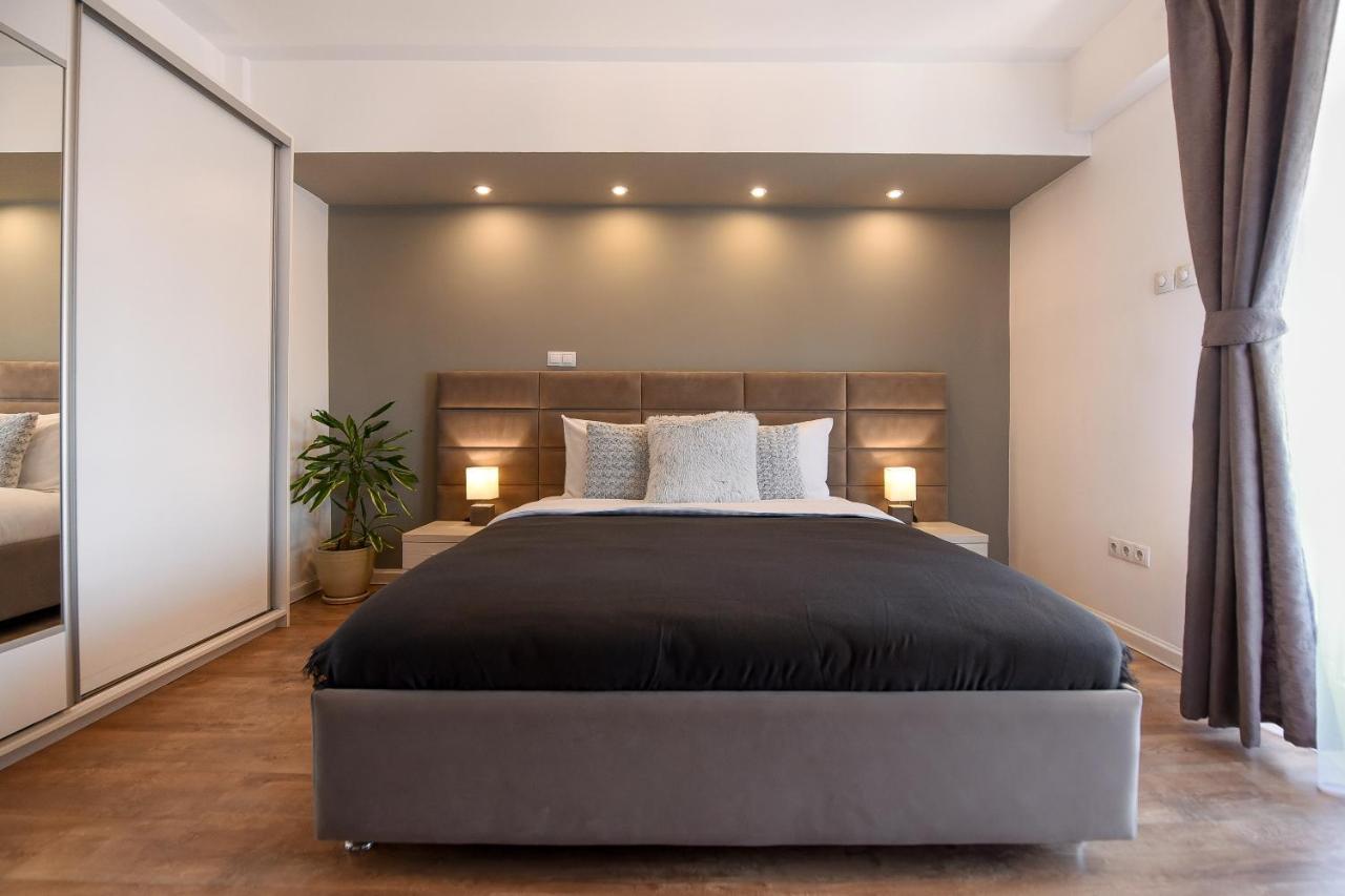 Chic Accommodation With Breathtaking Views Over Calea Victoriei - Your Central Heaven Bukarest Eksteriør billede