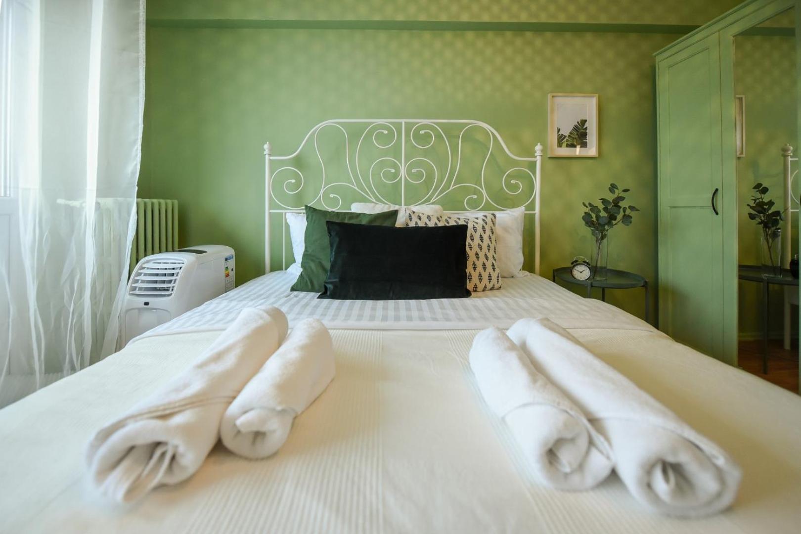 Chic Accommodation With Breathtaking Views Over Calea Victoriei - Your Central Heaven Bukarest Eksteriør billede