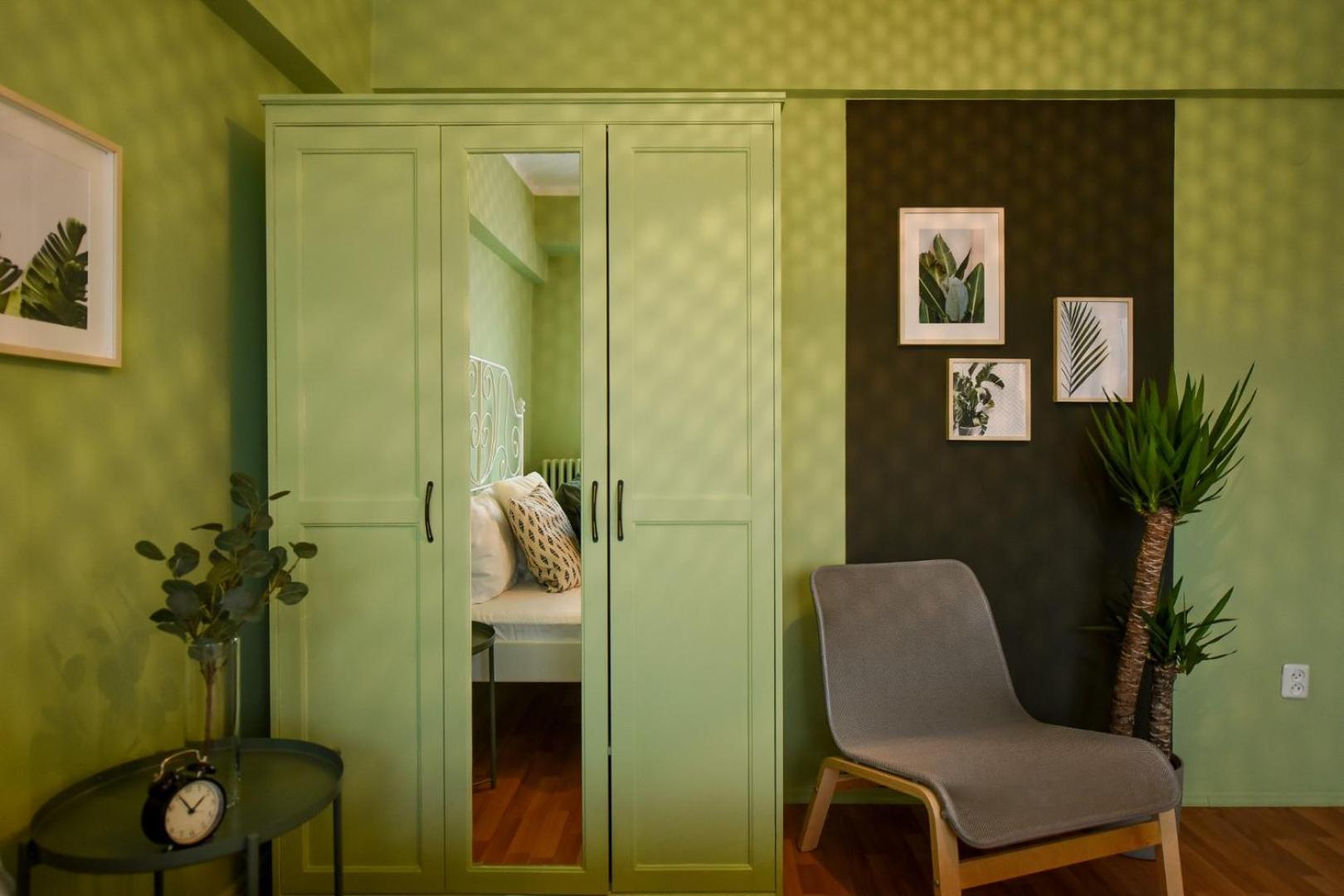 Chic Accommodation With Breathtaking Views Over Calea Victoriei - Your Central Heaven Bukarest Værelse billede