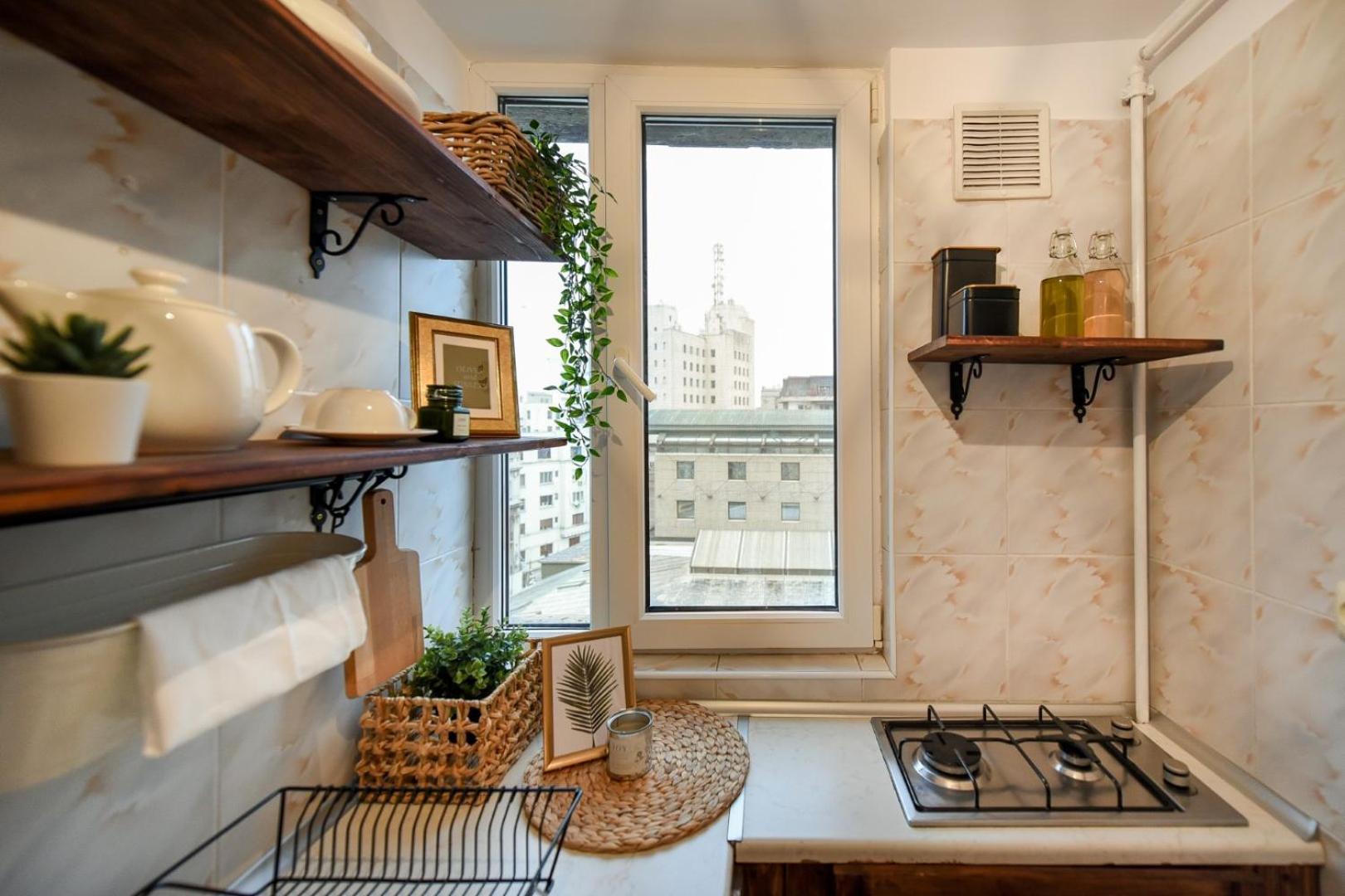 Chic Accommodation With Breathtaking Views Over Calea Victoriei - Your Central Heaven Bukarest Værelse billede