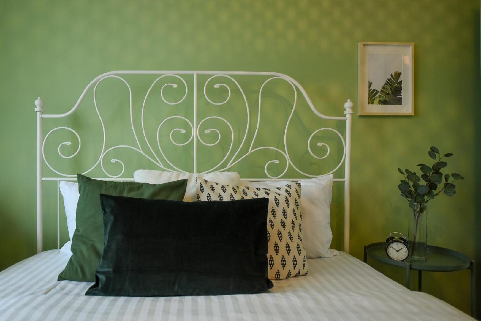 Chic Accommodation With Breathtaking Views Over Calea Victoriei - Your Central Heaven Bukarest Værelse billede