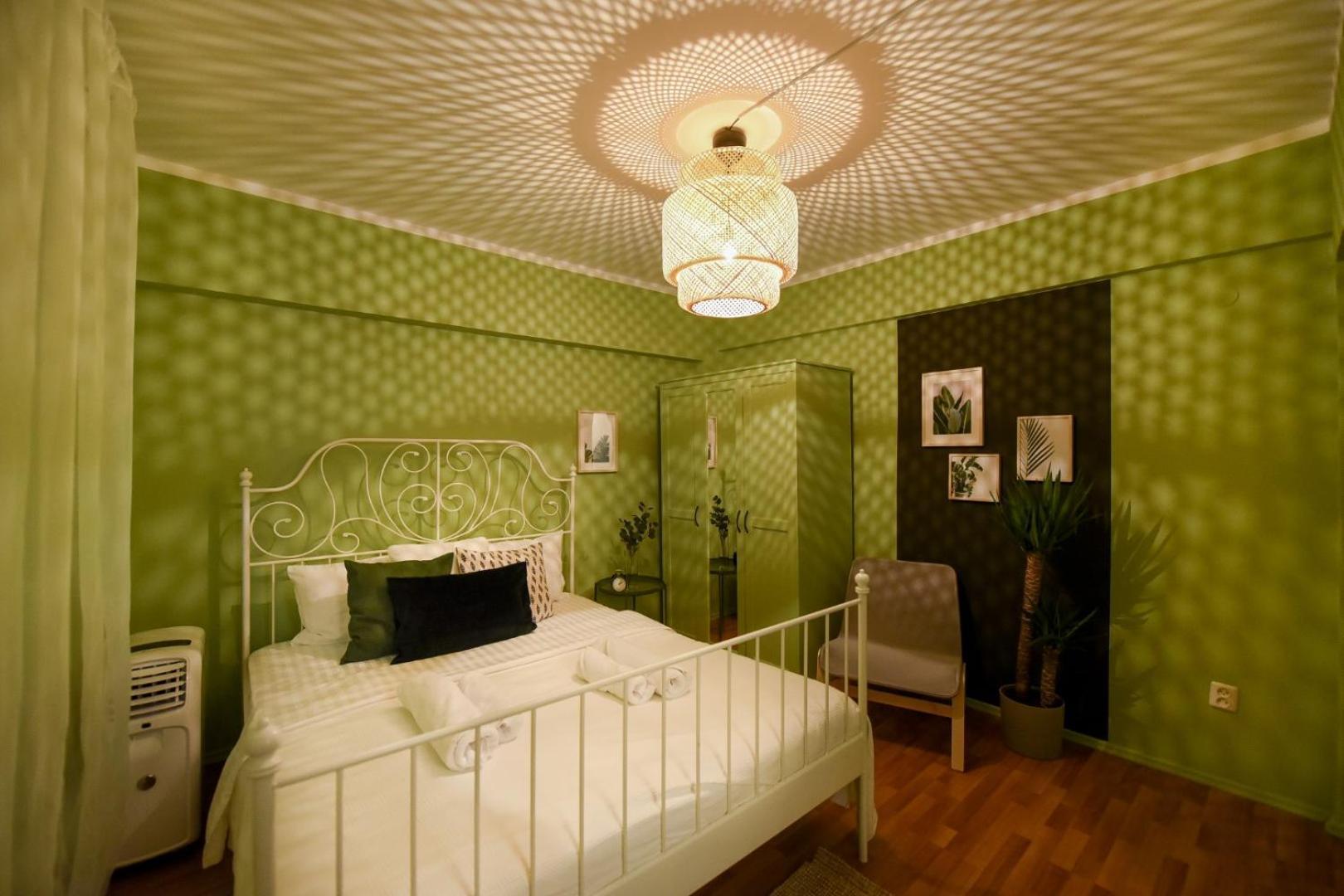 Chic Accommodation With Breathtaking Views Over Calea Victoriei - Your Central Heaven Bukarest Værelse billede